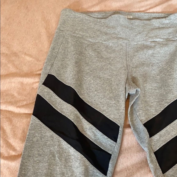 Cropped Workout Leggings - Picture 3 of 4